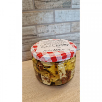 Nakládaný farmářský sýr - olivy, rajčata